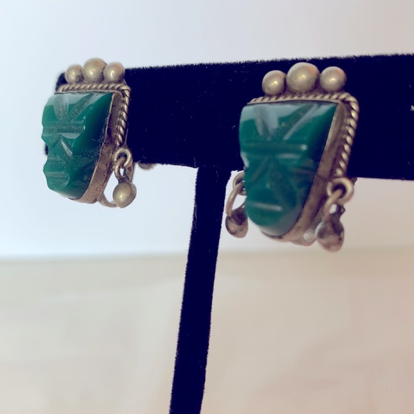 Mayan sterling carved mask vintage screw back earrings - Picture 2 of 6